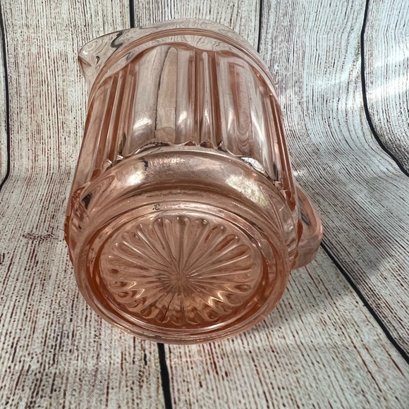 Anchor Hocking COLONIAL KNIFE &
FORK PINK 5" - 16 OZ MILK PITCHER Vintagee - Picture 3 of 8